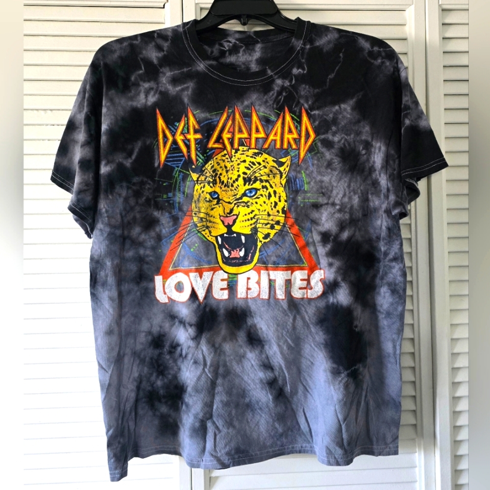 Unisex Def Leppard Love Bites Mineral Wash Graphic Tee Size Large